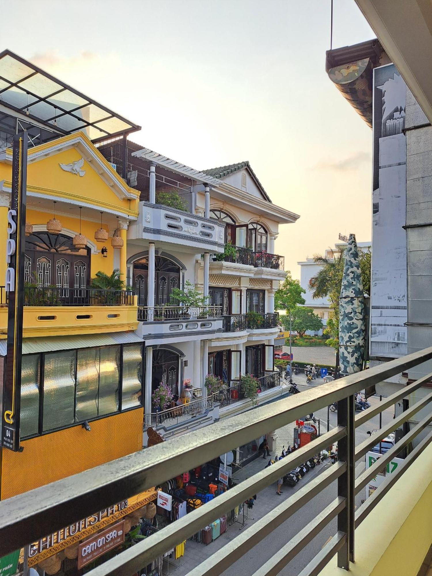 Dmz Hostel Hue Exterior photo